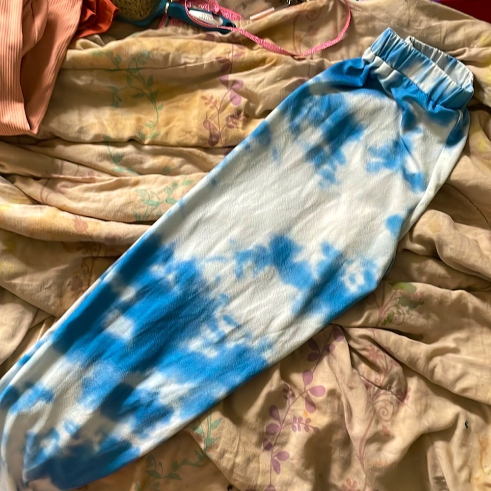these are tie-dyed sweatpants